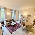 Casa Parigi - Shabby White Flat With Balcony