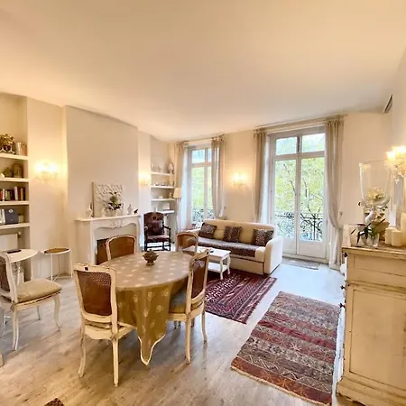 Apartment Casa - Shabby White Flat With Balcony *