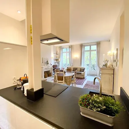 Apartment Casa - Shabby White Flat With Balcony Paris