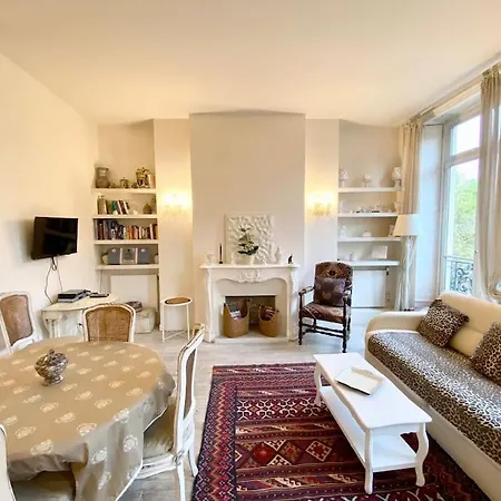 Apartment Casa - Shabby White Flat With Balcony *