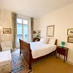 Casa Parigi - Shabby White Flat With Balcony