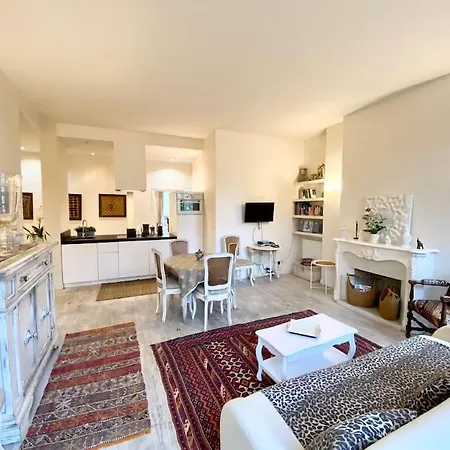 Appartamento Casa - Shabby White Flat With Balcony Parigi