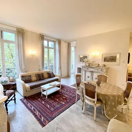 Casa - Shabby White Flat With Balcony *